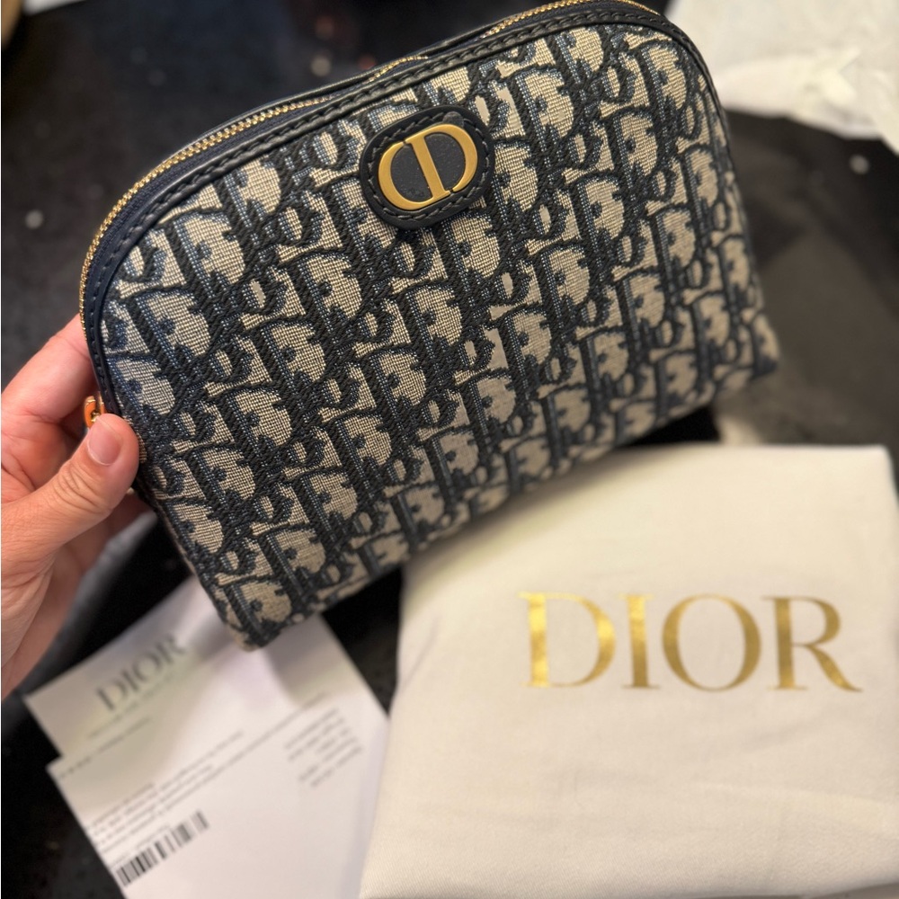 Brand new Dior 30 Montaigne Aphrodite Pouch